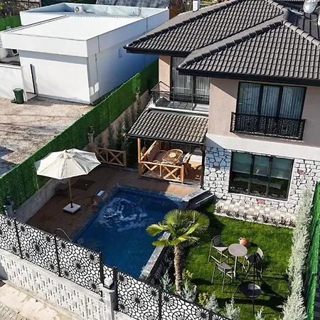 Lina Garden Villa *